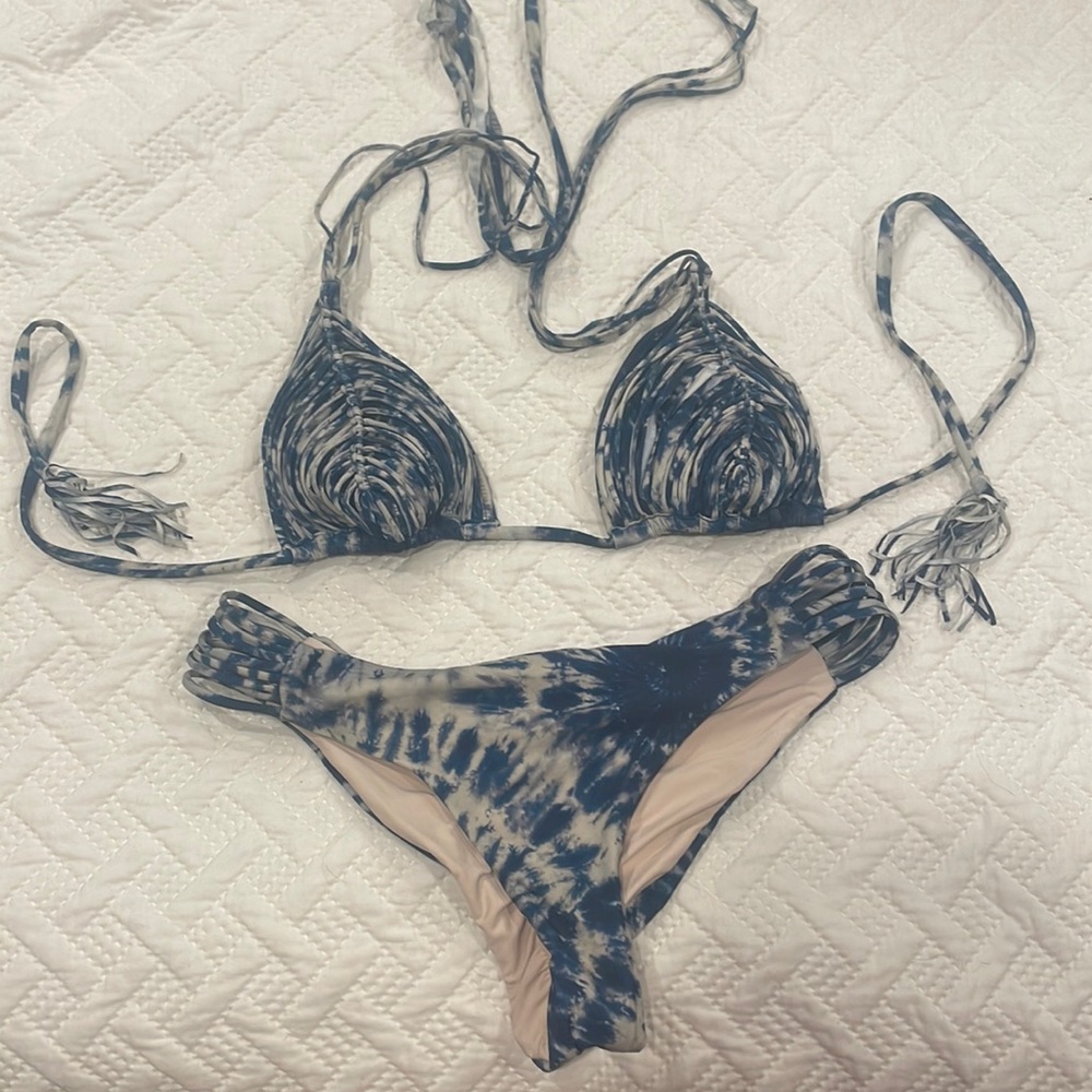 PQ SWIM isla triangle top - tie dye - EUC - Medium